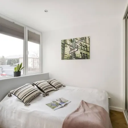 Blush Center Nowogrodzka * Варшава